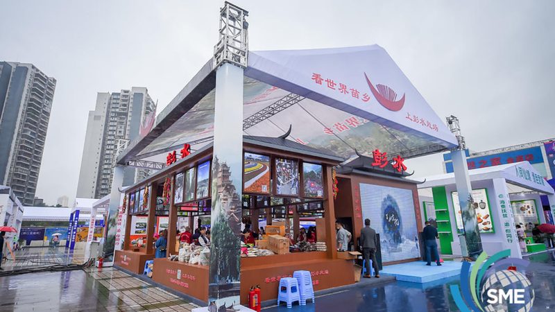 创意构思：结合品牌特点和产品优势，构思独特的创意点。以下是一些创意构思方法：